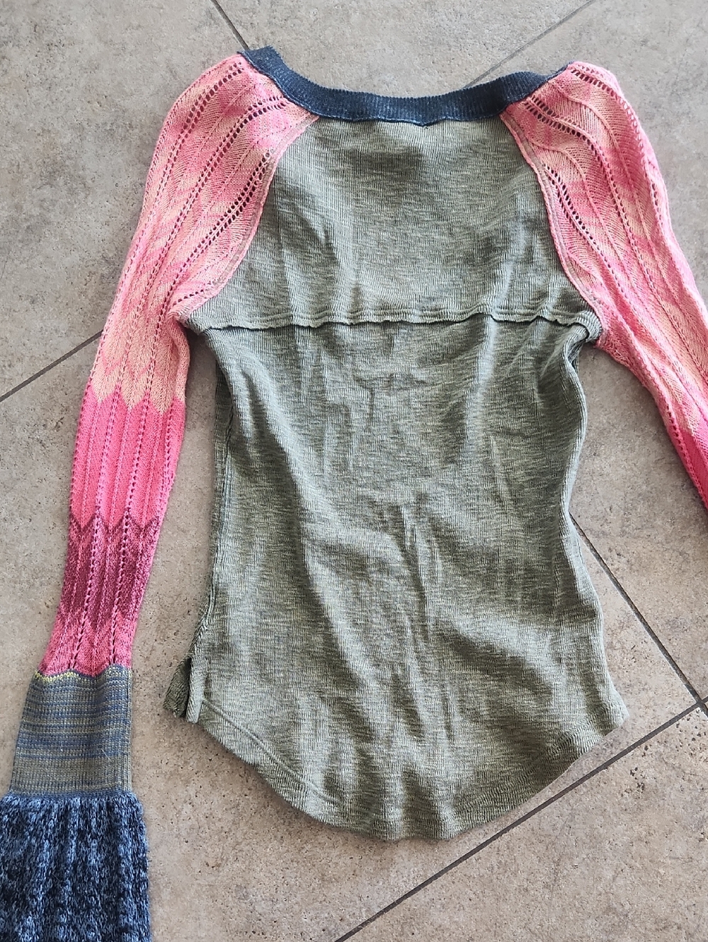 We The Free... Olive Green Knit Top - Picture 4 of 10